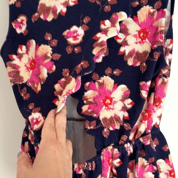 Anthropologie Women’s peplum flowers floral scalloped tank top size Medium EUC - Picture 9 of 11